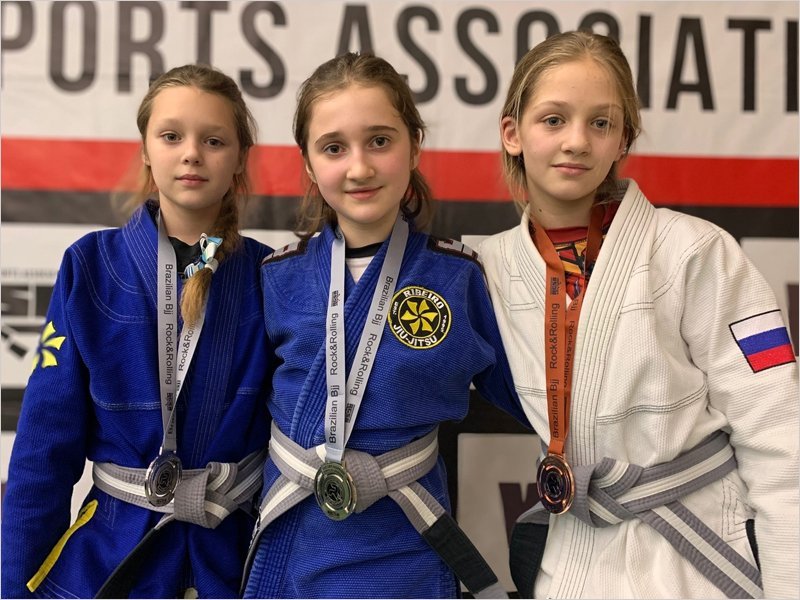Три брянских школьницы стали призёрами чемпионата Москвы по джиу-джитсу