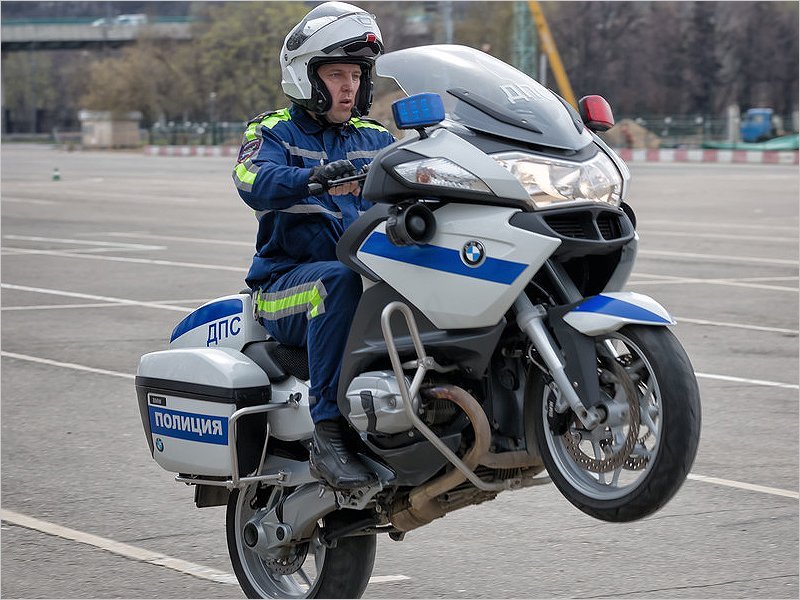 Брянские гаишники отмечают Всемирный день мотоциклиста скрытыми патрулями