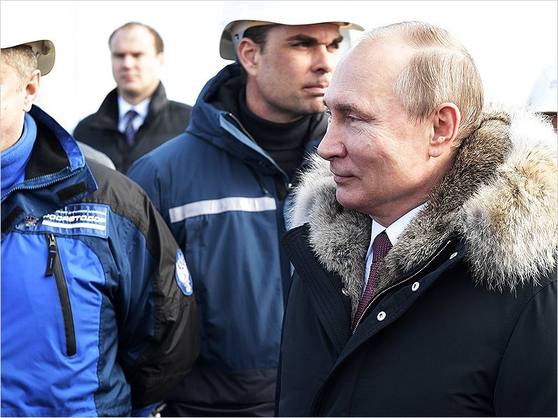 Владимир Путин назвал дату начала грузового сообщения по Крымскому мосту