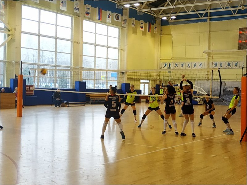 Волейбольный «Брянск»  в первом туре потерпел два болезненных поражения от «Рязани»