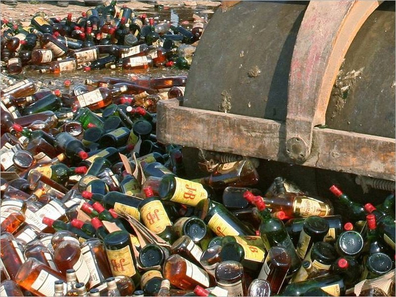 Российское правительство одобрило уничтожение конфискованного алкоголя по решению суда