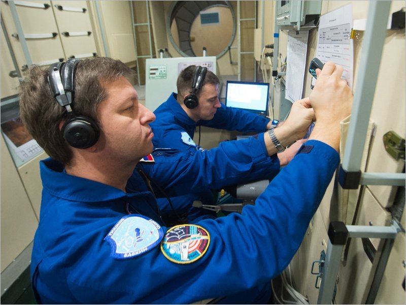 Андрей Бабкин и Николай Тихонов начали сдавать практические экзамены перед полётом на МКС