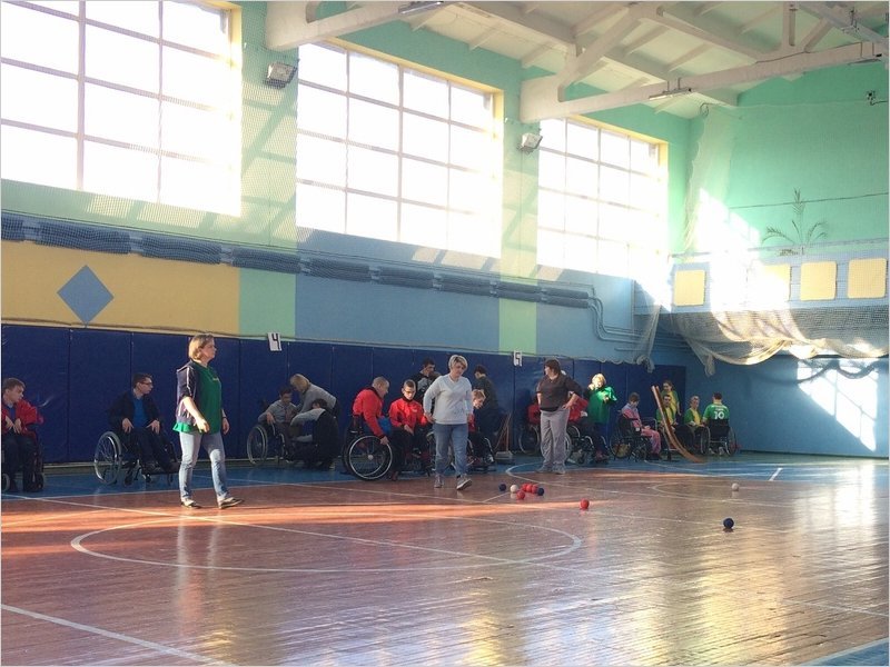 В Брянске паралимпийцы-колясочники разыграли первенство в чемпионате области по бочча
