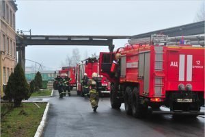 Брянские пожарные успешно потушили условно горевший стальзавод