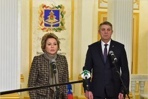 Валентина Матвиенко призвала российских губернаторов круглосуточно семь дней в неделю быть в контакте с военкомами