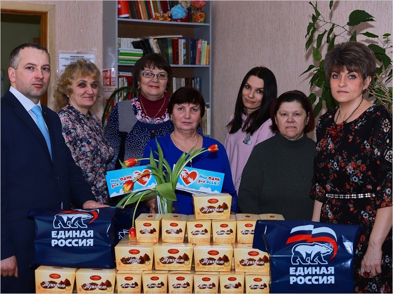 В Клинцах особые поздравления с 8 марта получили женщины-инвалиды