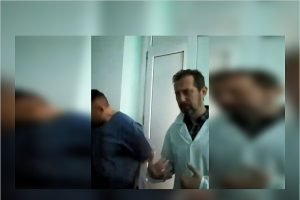 Пьяного врача из Новозыбкова, ставшего мемом, наказали. Проводится дополнительная проверка