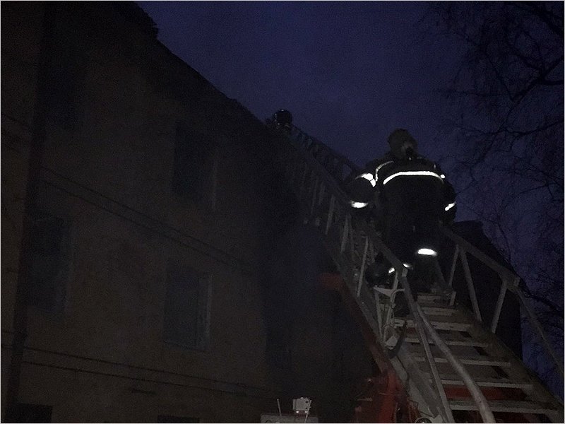 Выгорающий Брянск: пожарные потушили масштабное возгорание в «гестапо» на Арсенальской за цирком