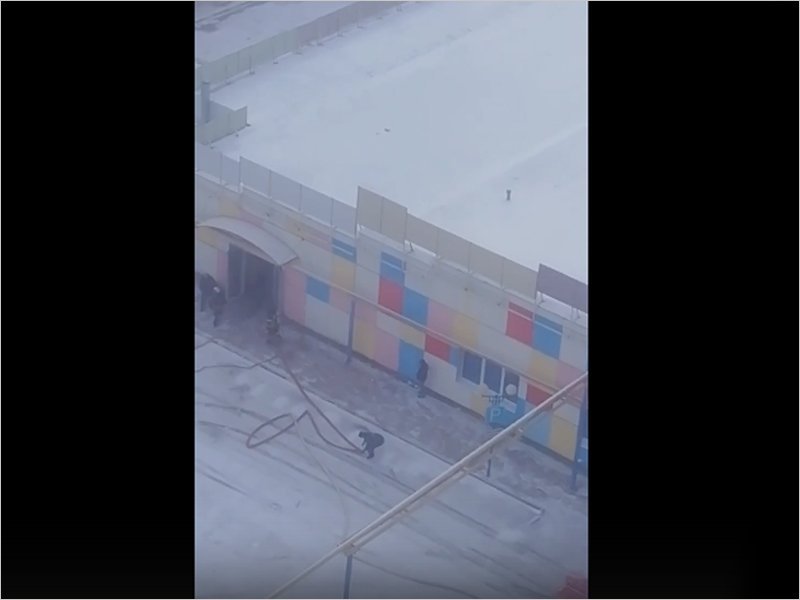 Брянские пожарные тушили супермаркет «Варяг» в Советском районе