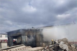 В Брянске  полностью выгорел склад в Фокинском районе