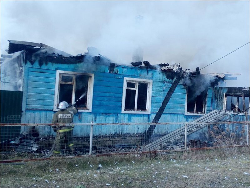 В дятьковском посёлке Ивот сгорел дом. Жертв нет