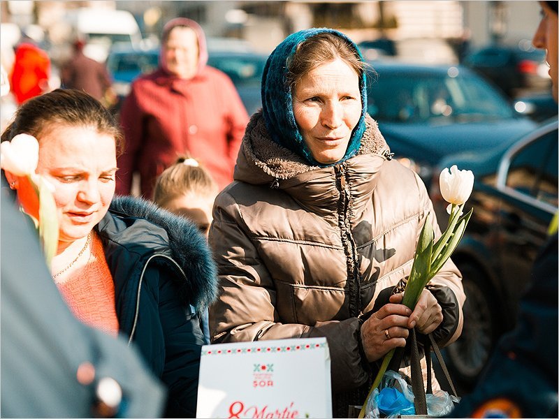 Брянск занял второе место в рейтинге городов, женщины в которых чаще всего получают цветы
