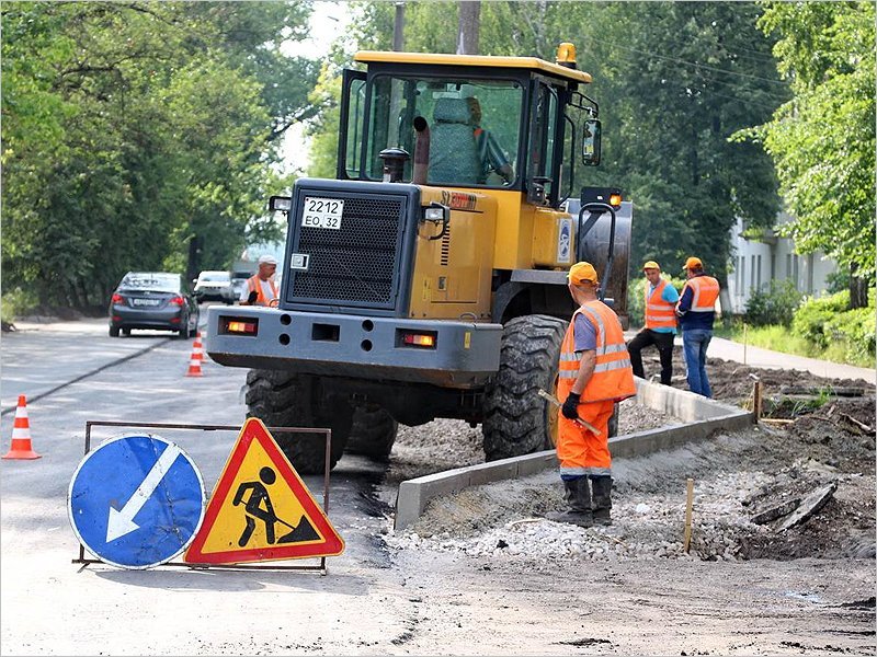 Брянские власти напомнили о ремонте 20 городских дорог в 2020 году