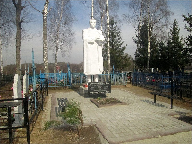 В Севском районе благоустроен мемориал погибшим в Великой Отечественной войне