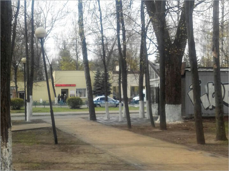 Полиция блокировала входы и въезды на кладбища в Брянске на Пасху