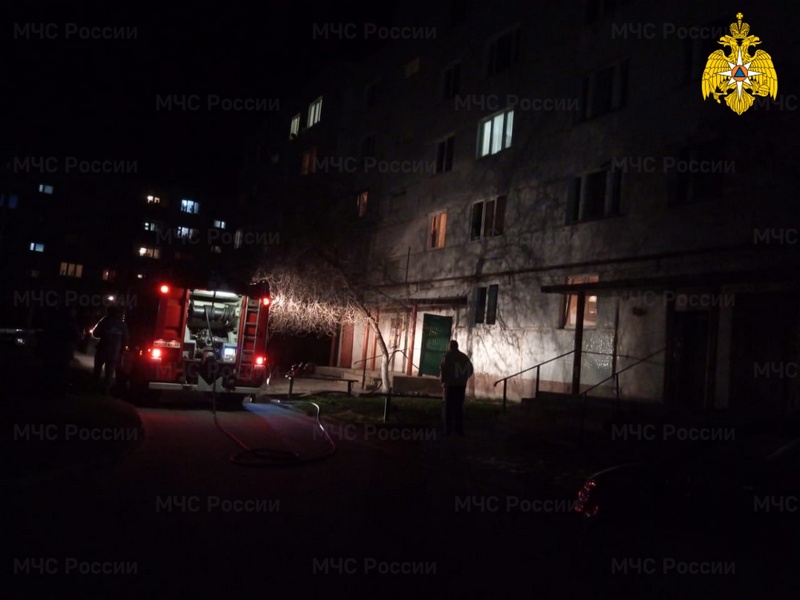 В клинцовской многоэтажке выгорела квартира — вторая за один вечер. Жертв нет