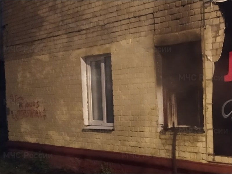 В Брянске ночью выгорела квартира, в огне погиб мужчина-пенсионер