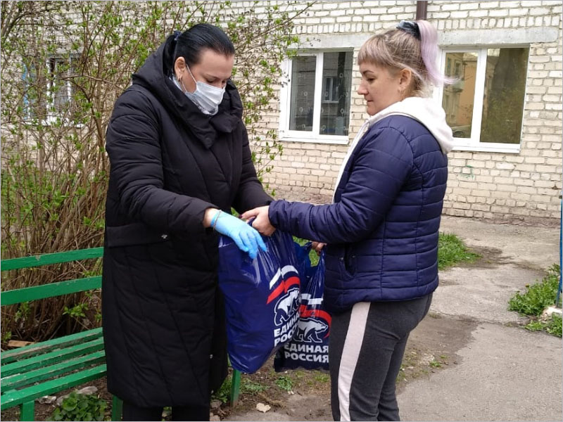 «Волонтёр Госдумы» Валентина Миронова передала помощь жителям Брянского района