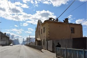 В Брянске снесены три двухэтажных дома у кольцевой развязки на Полтиннике