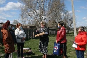 Депутат облдумы передала компьютер многодетной семье из Карачевского района