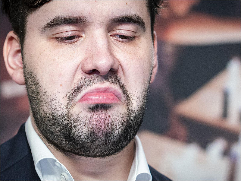 Ян Непомнящий уступил Карлсену в первом матче финала Legends of Chess