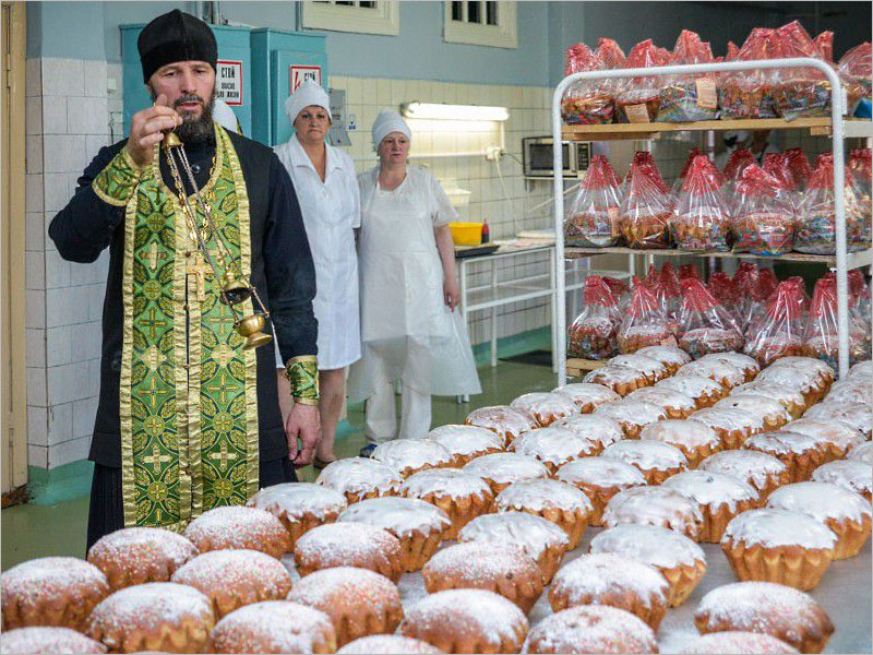 Пасхальные куличи в Брянске будут выходить с хлебозаводов уже освящёнными
