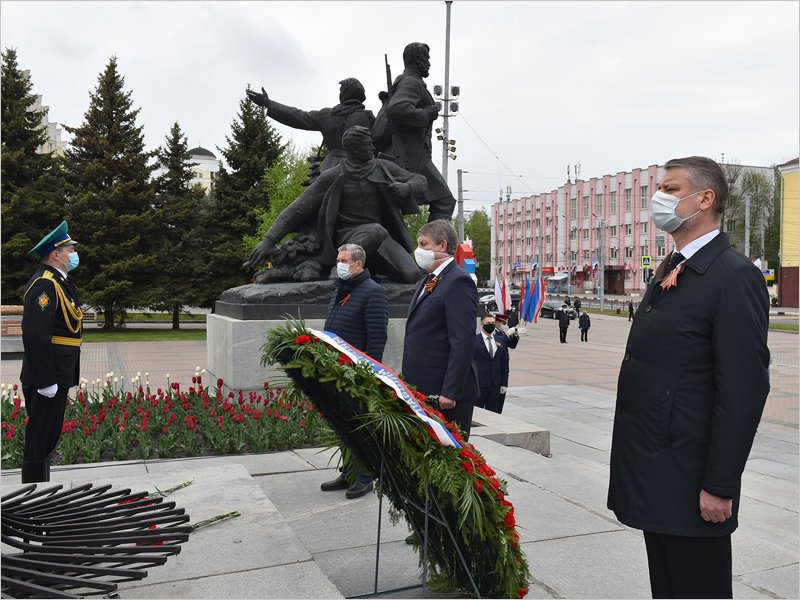 Память героев Великой Отечественной войны руководители области почтили по-карантинному