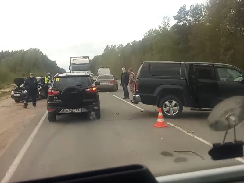 В ДТП на объездной вокруг Брянска женщина-водитель получила тяжёлые травмы головы