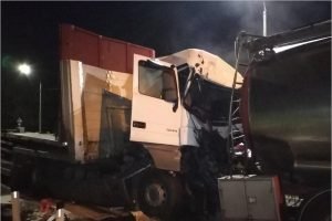 ДТП большегрузов в Сеще: фура протаранила цистерну