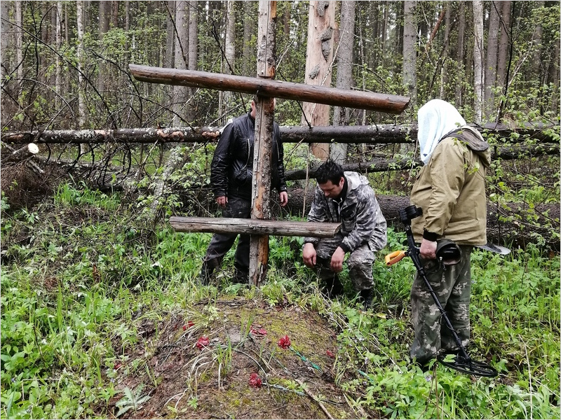 Нефтепроводчики благоустроили партизанскую могилу в брянском лесу
