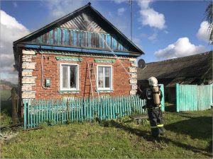 Погарские пожарные больше часа тушили «комплексный» пожар
