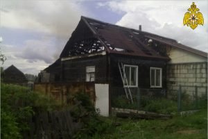 В Севске сгорел жилой дом. Жертв нет