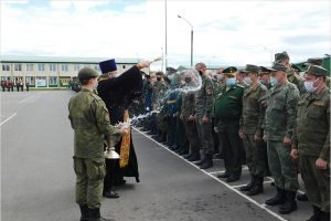 Город Клинцы отметил День Победы настоящим военным парадом