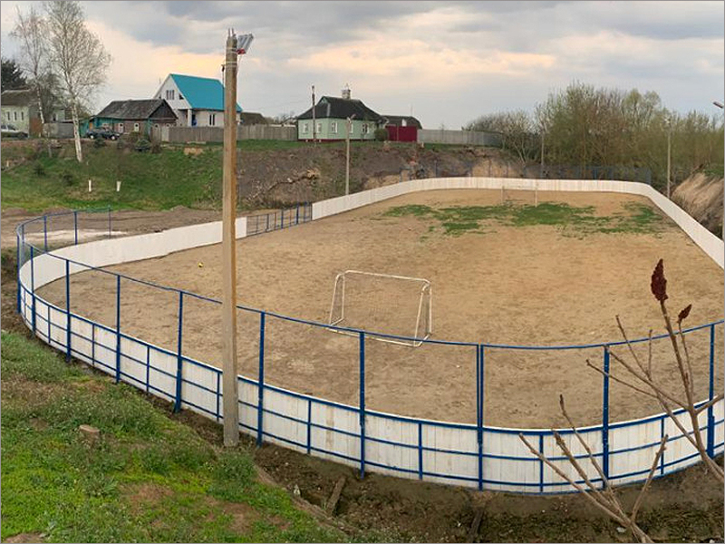 В Карачеве строится новая-старая спортивная площадка