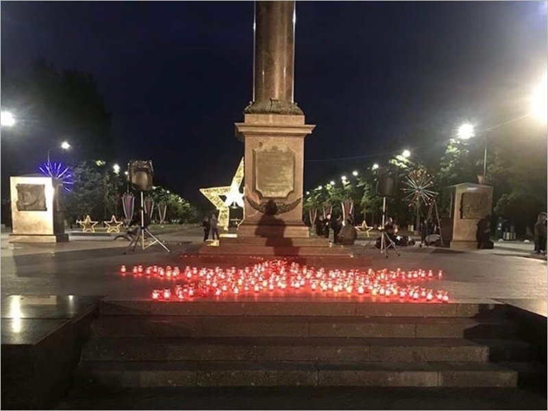 Онлайн-свеча и «Судьба человека» в уличном кинотеатре в центре города: Брянск отмечает День памяти и скорби