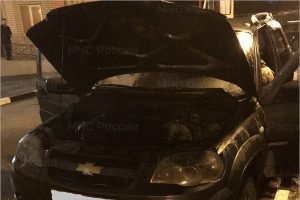 В Брянске  горел припаркованный во дворе внедорожник