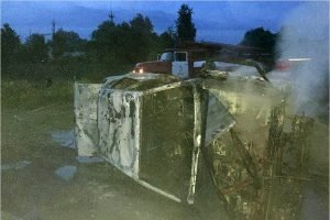 В Брянске поздно вечером сгорела легковая машина. Дотла