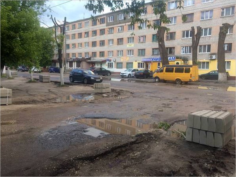 В Брянске медленно начинается ремонт улицы Молодой Гвардии