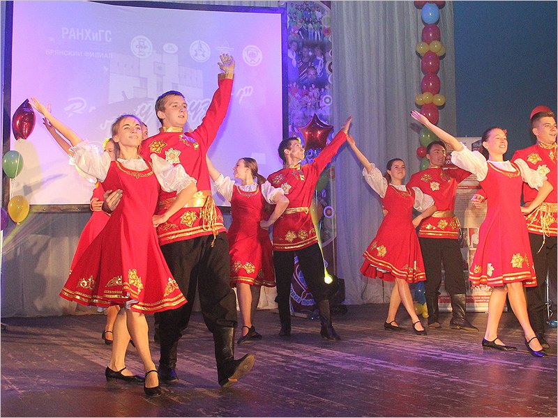 Russian dance: брянские студенты участвуют в международном флешмобе