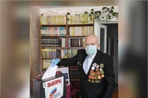 Старейший житель Трубчевска проголосовал  по поправкам к Конституции на дому