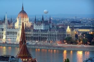 Венгрия станет первой страной Евросоюза, которая пустит россиян