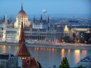 Венгрия станет первой страной Евросоюза, которая пустит россиян
