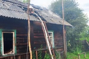 В суражском селе сгорел жилой дом, пострадали мужчина и женщина