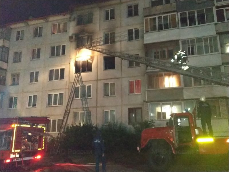 В Брянске выгорела квартира в пятиэтажном панельном доме
