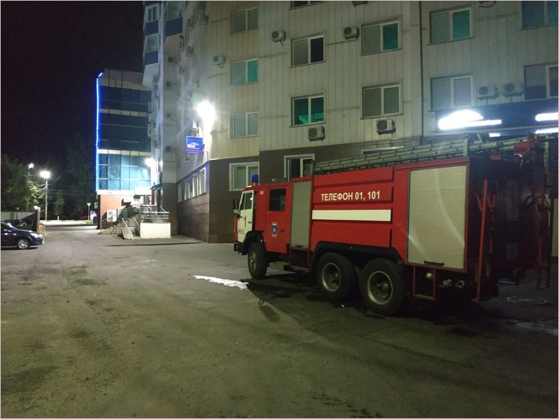 Ночью в среду брянские пожарные примчались тушить ТРЦ «Мельница»