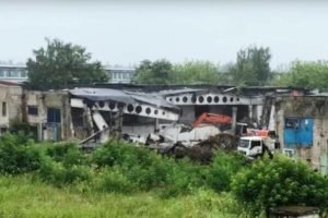 В Брянске сносят последние корпуса бывшего завода «Литий»
