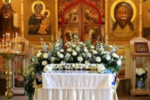 Православные жители Брянска отмечают праздник Успения Пресвятой Богородицы
