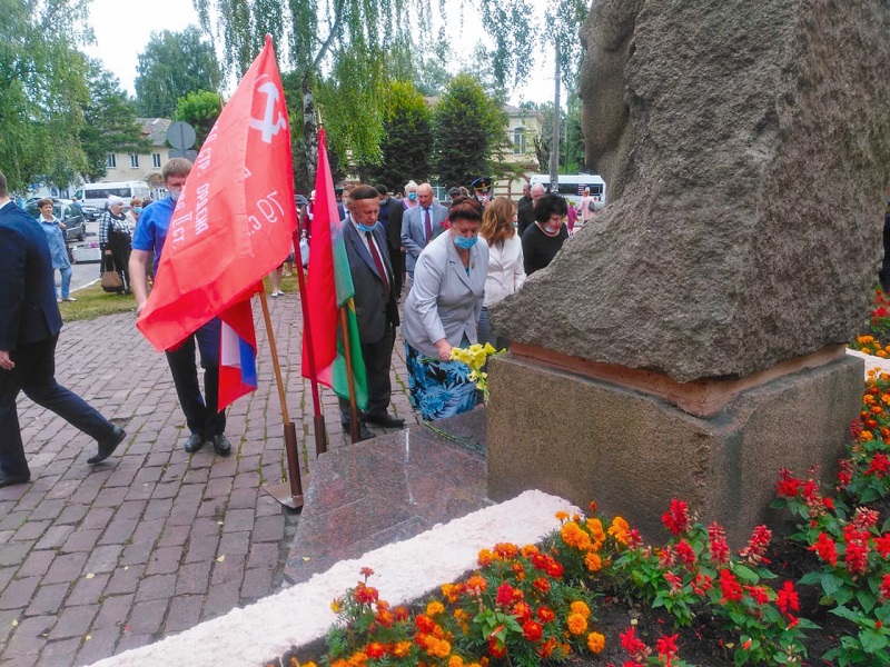 В Брянске почтили память легенды партизанского движения Дмитрия Медведева