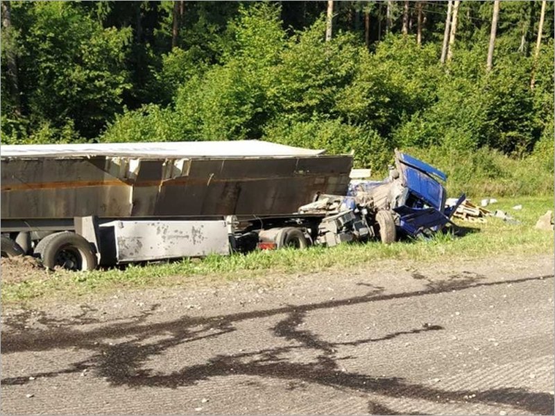 На автодороге «Брянск-Смоленск» погиб водитель большегруза