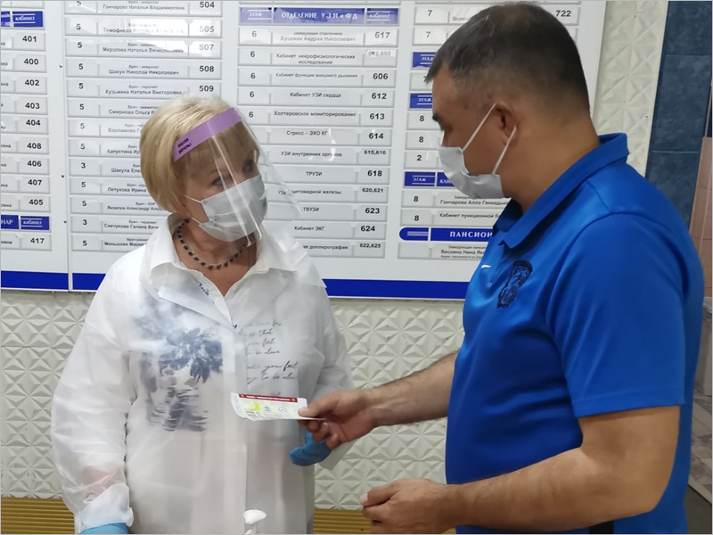 Брянское «Динамо» вручает бесплатные билеты на домашний матч врачам